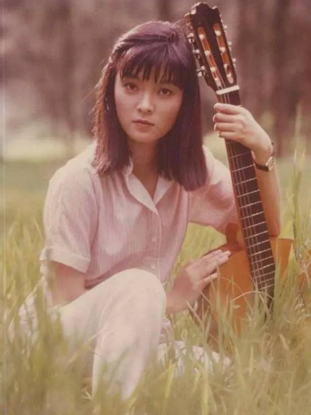 唱红兰花草的银霞近况一个人吃泡面庆生太伤心直呼心在哭