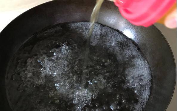 调芝麻酱到底用油还是用水别争了厨师长教给你正确方法