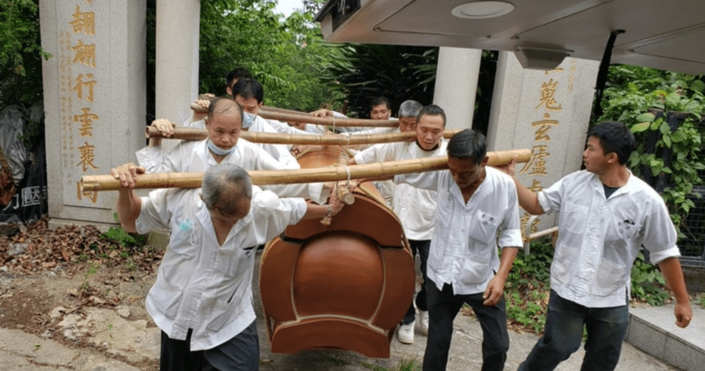梦见我儿子送别人棺材？ 女人梦见棺材预示着什么