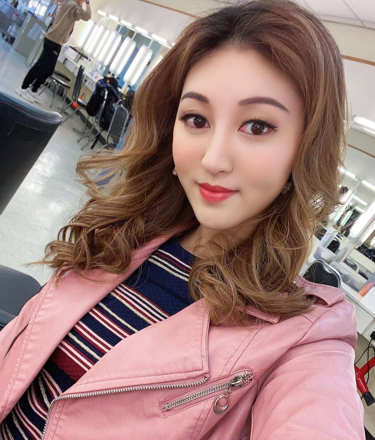 原创与大40岁前夫离婚后获3亿分手费港姐何艳娟被曝恋上百亿富商