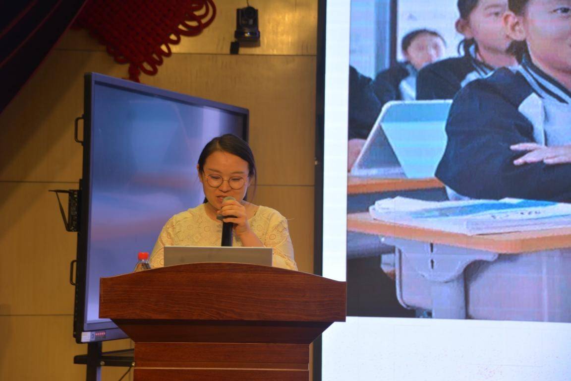 张李淼老师代表八一中学汇报贾乐珍老师代表三十七中汇报董小倩老师