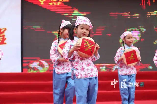 快乐的歌声原唱 e4ebc85213994b4aa68a7bb906262cc8.jpeg