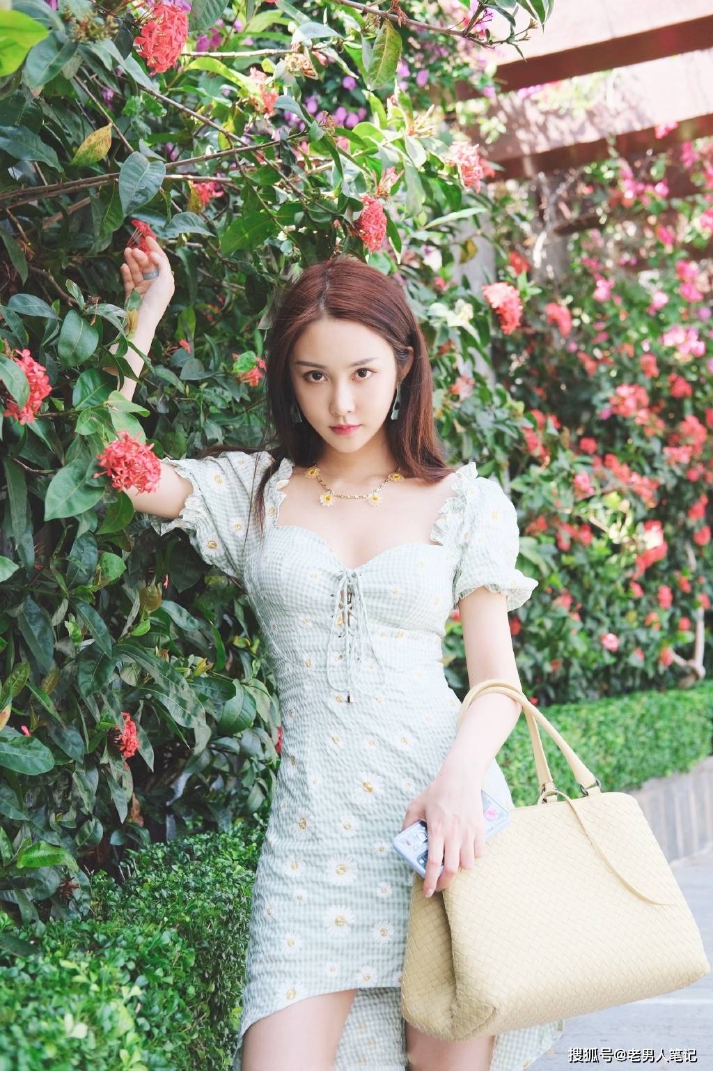 李子峰求婚林籽成功,现场男俊女俏浪漫有爱,这个六一太甜了_婚纱照