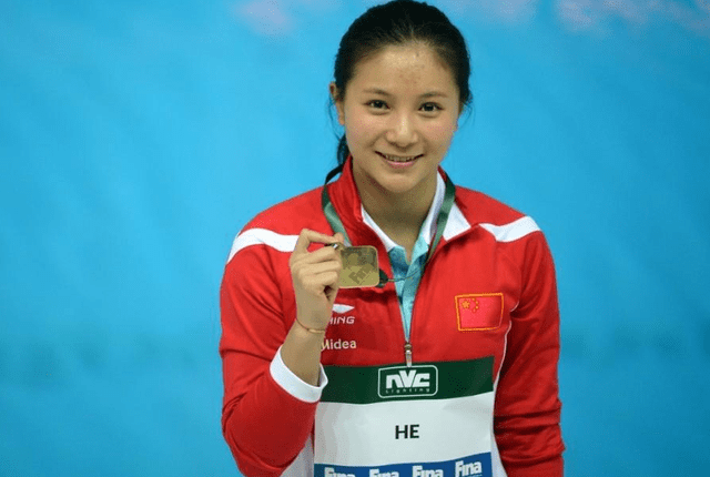 跳水界世界冠军夫妻,一家人基因非常优秀,如今考虑生二胎_何姿和