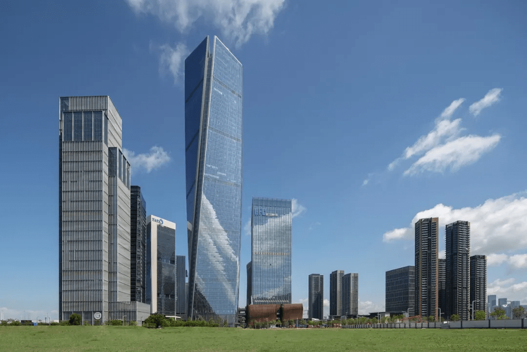 高2998米中国最高扭转结构建筑前海世茂大厦