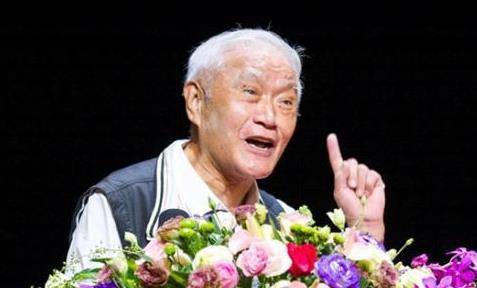 国家一级演员牛犇,80高龄独居自己理发,儿子是大家熟悉的他_王侃