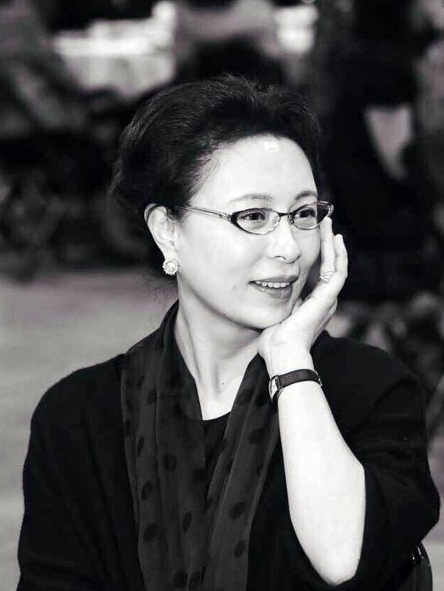 刘佳的故事:出道40年无绯闻,老公身份显赫,60岁依然优雅美丽_黑三角