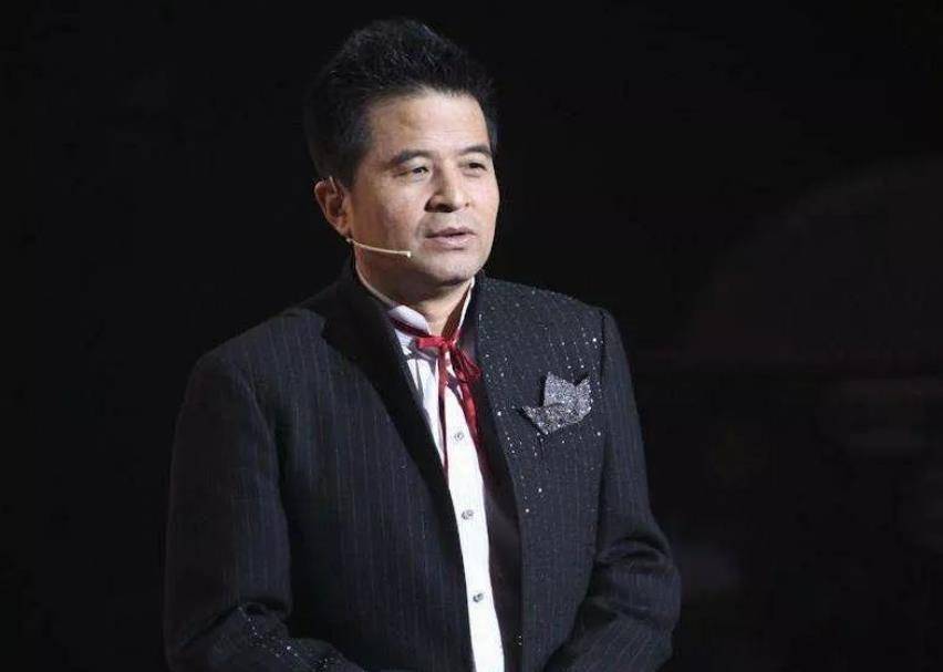 与美女对唱情歌不被尊重,撑到最后甩手发怒_毕姥爷