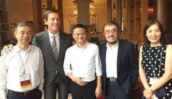 原创小灵通之父吴鹰双手压着马云马化腾江湖地位从未动摇
