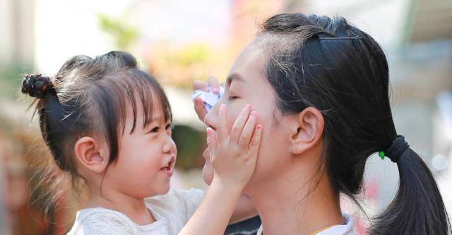 小丹|女儿出生后是兔唇，宝妈谎称因孕期吃太多兔头，医生当场揭穿谎言