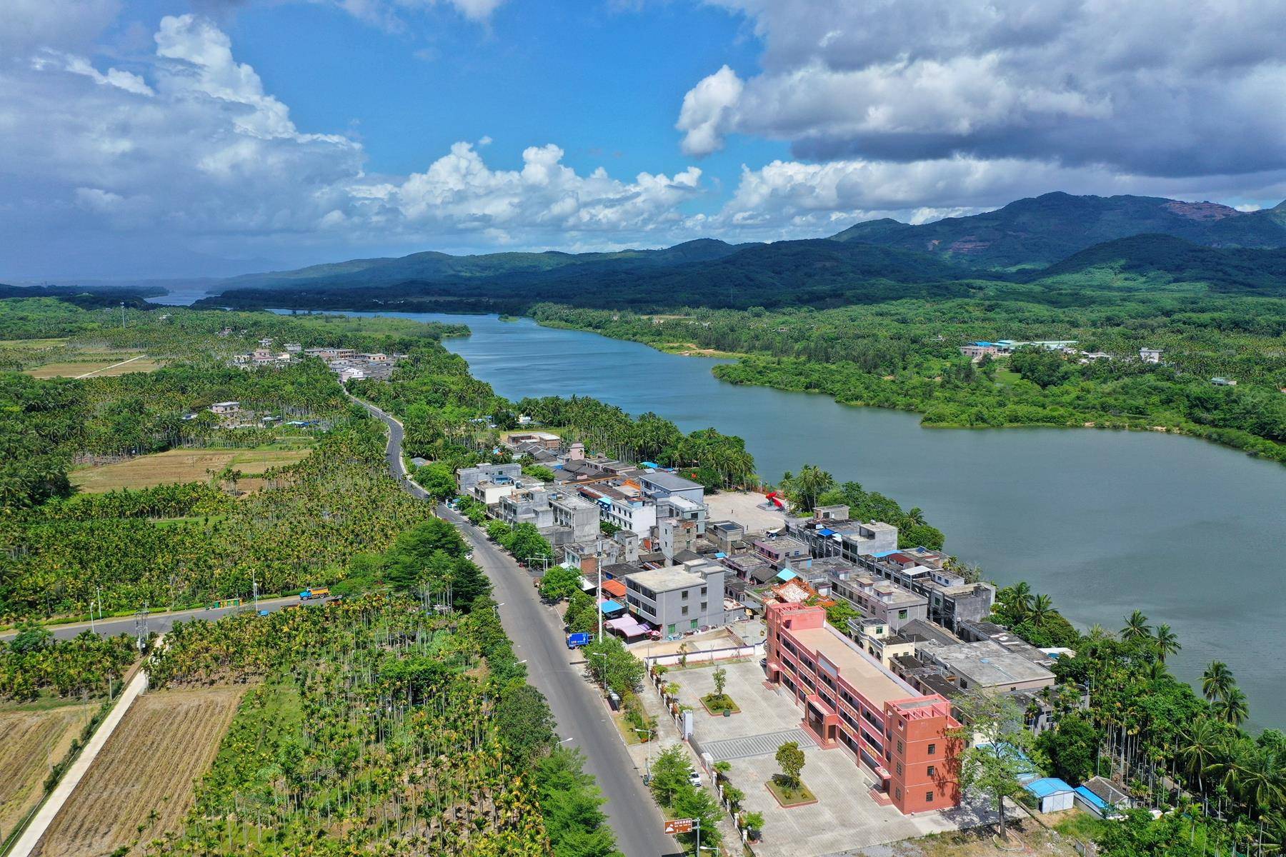 航拍琼海:红色美丽乡村——嘉积镇椰子寨_林小毅