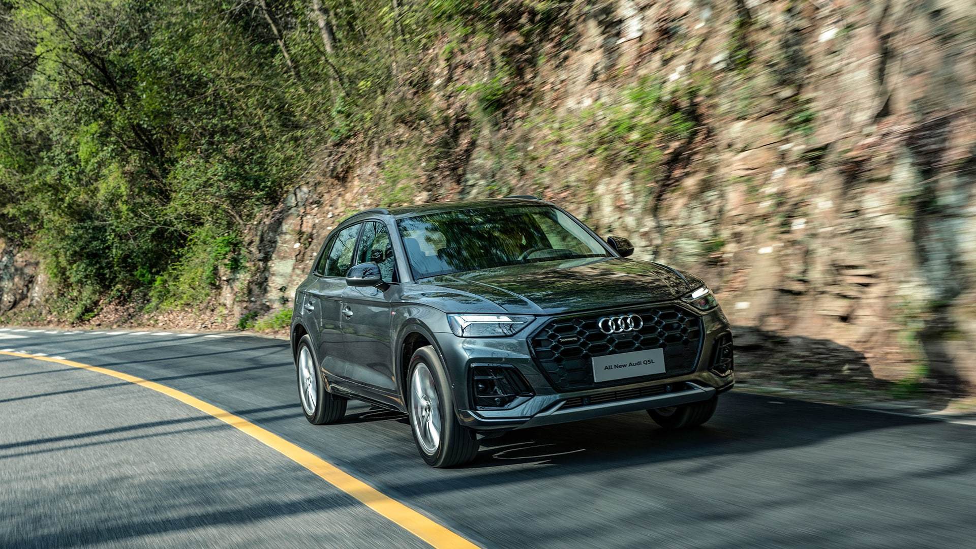 扭矩分别为320n·m,370n·m,传动匹配7速双离合变速箱和quattro四驱系