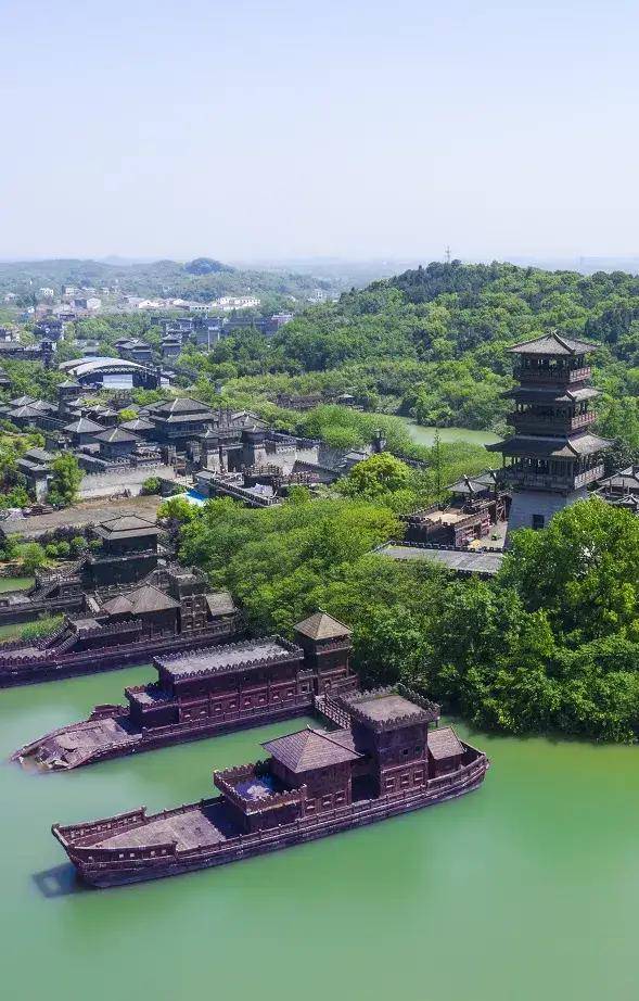 三国赤壁古战场地址:赤壁市赤壁镇武侯巷6号九宫山地址:通山县九宫山