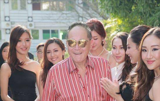 一年换172个女友为牵手林志玲花费百万谢贤自称骑马都追不上