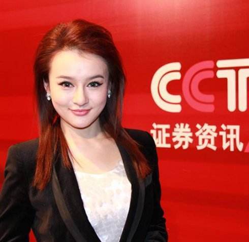 拳王邹市明晒白发照片直言老了,美丽娇妻仍身材修长,肤白貌美_冉莹颖