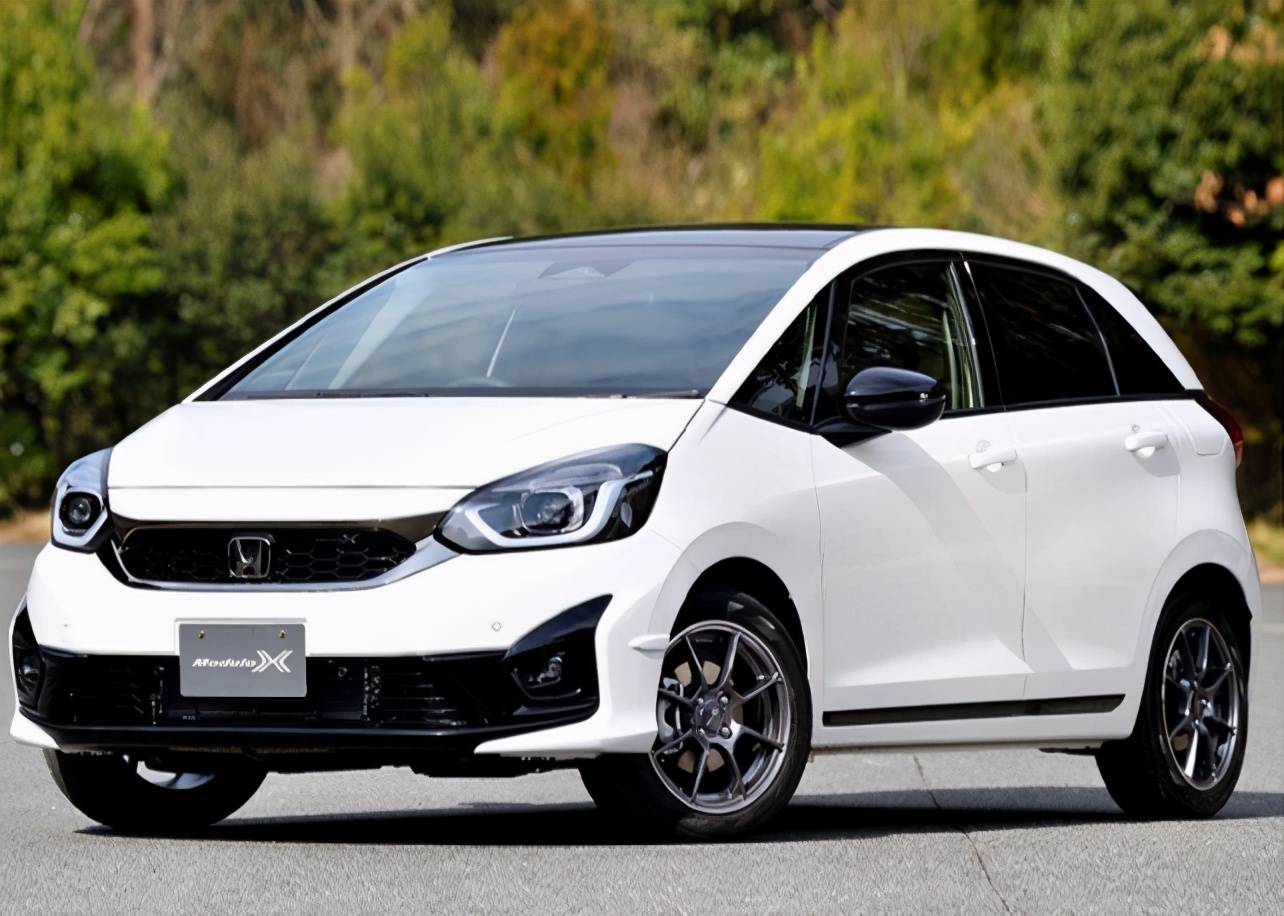 本田飞度运动版亮相15混动cvt预售10万犀利外观真帅气