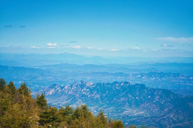 霧靈山風景區門票:108/人,一次有效注意:不能飛無人機開放時間:7:30