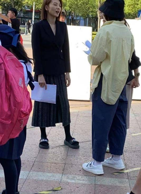 高圆圆生图曝光,骨瘦如柴手上青筋凸起
