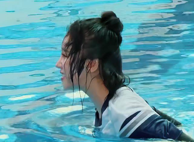 为啥宋雨琦一直化浓妆?当她落水导致脱妆,素颜状态堪比未成年