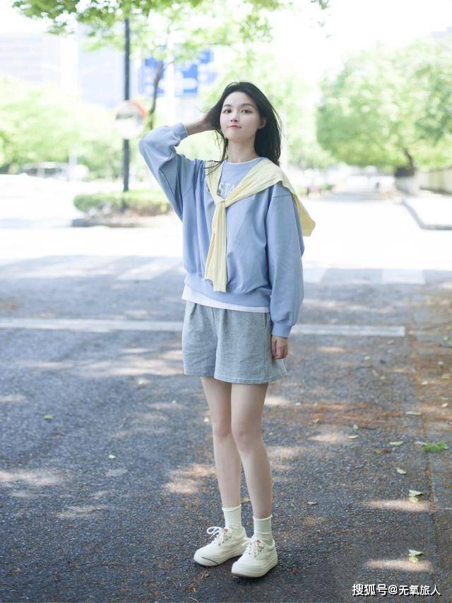 适合小个子女生的蓝色系穿搭 ee77f153a7be403daf66b77a8a0dd047.jpeg