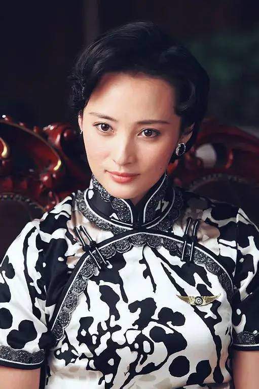但是这一块又表现得太多了,反而失去了蒋介石夫人的强大气场,这次失利