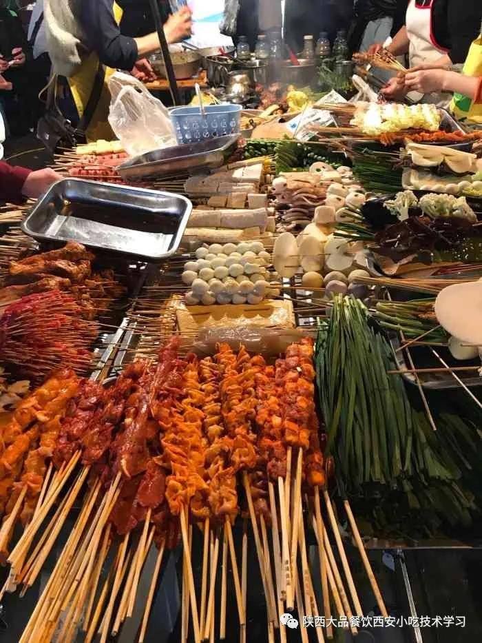 火爆的街头烧烤 烤苕皮 烤肉 烤菜技术 西安