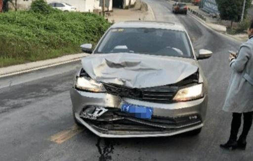 大众速腾撞上瑞虎7 看到两车损失后 网友 国产车越来越好了 搜狐汽车 搜狐网