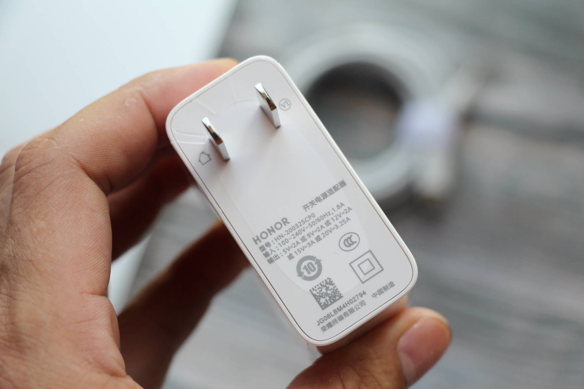 另外,充电器采用了可分离双头usb-c设计,充电线也可单独作为数据线