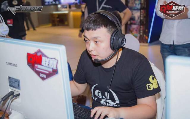 原创cf百城联赛代言人广君拿下省赛冠军一不小心露财粉丝土豪