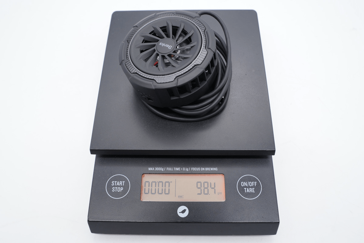 33mm.实测 benks 邦克仕主动制冷磁吸无线充电器的直径约为 60.36mm.