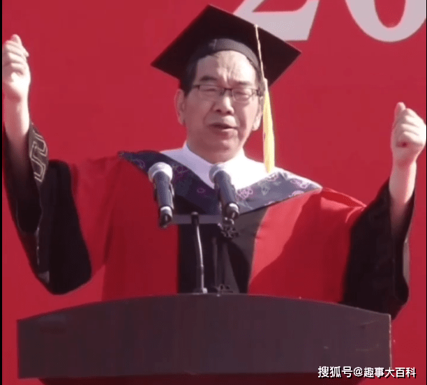 近日,河南大学博士生导师教授程民生在2021年毕业典礼上发表的演讲火