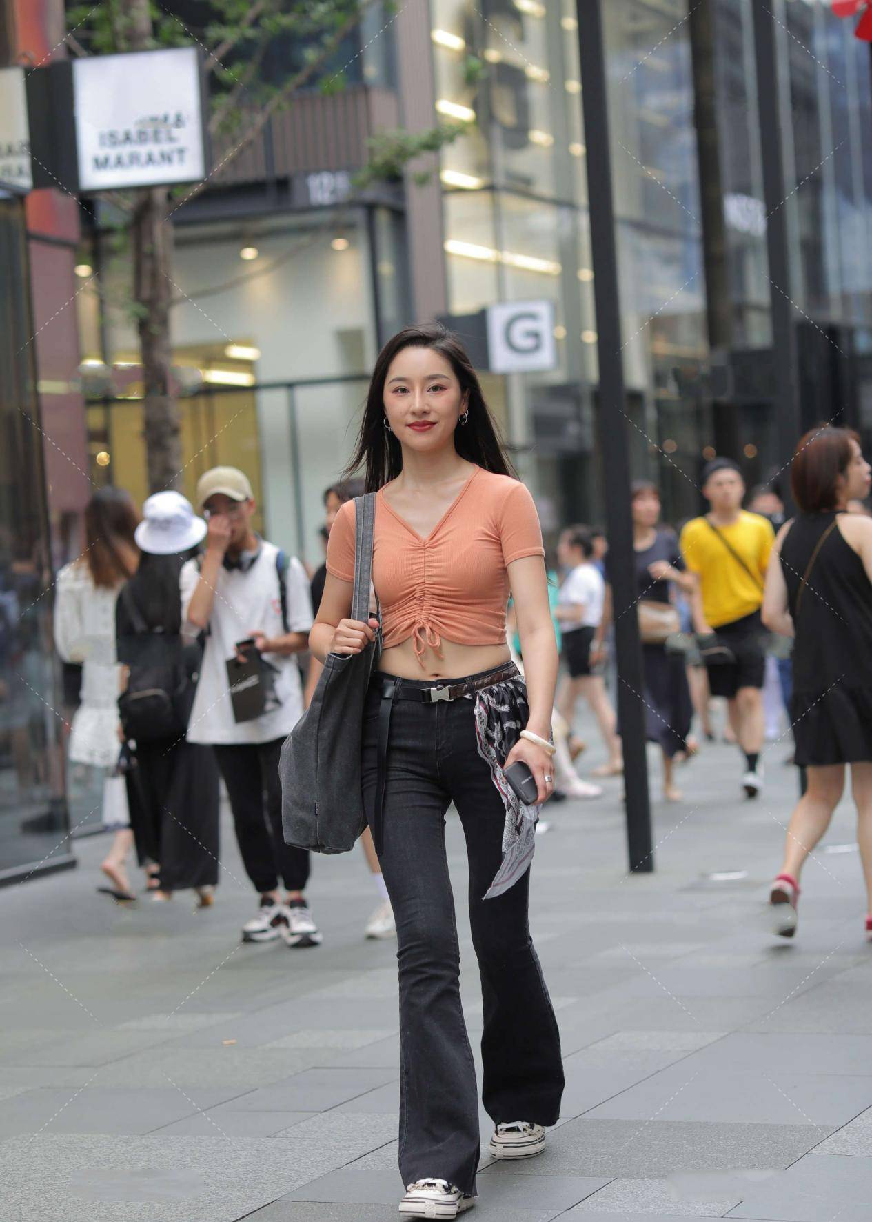 原创橘黄色短款上衣青春亮丽搭配高腰裤显高又显瘦