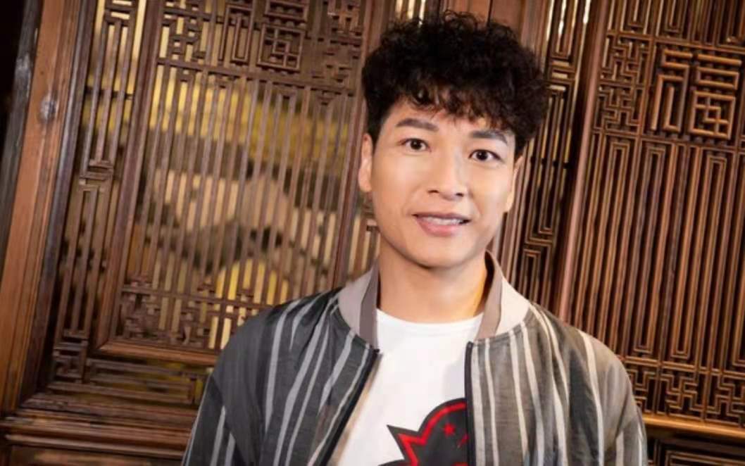 演艺事业无成绩,tvb绿叶谭伟权认愧对家人,结婚多年膝下无子女