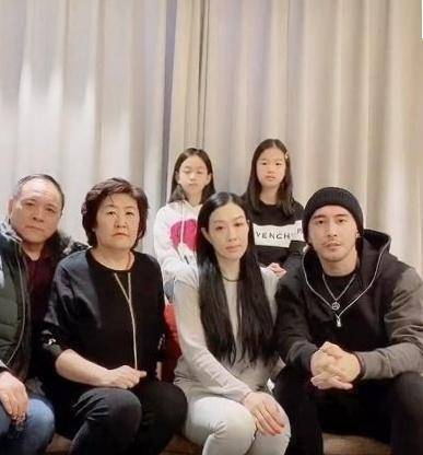 网络|钟丽缇瘦太多了，瓜子脸瘦成“锥子脸”，脸比女儿还要小