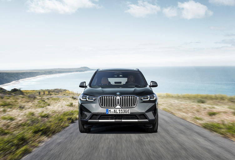 宝马x3中期改款大变样,全新灯组造型有点"灯厂"的感觉了