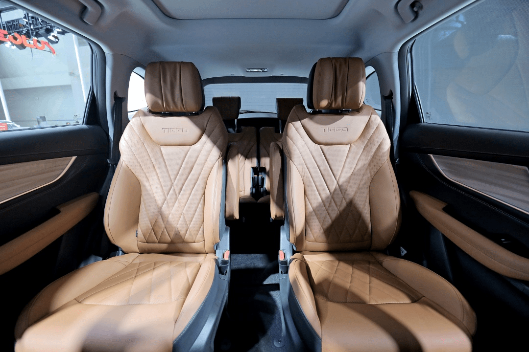 配合4722x1860x1745mm越级超大车身尺寸,升级后的瑞虎8 plus更加强化