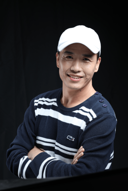 "赵四建"建酒厂,面积比7个篮球都大,靠卖酒成富豪_关小平