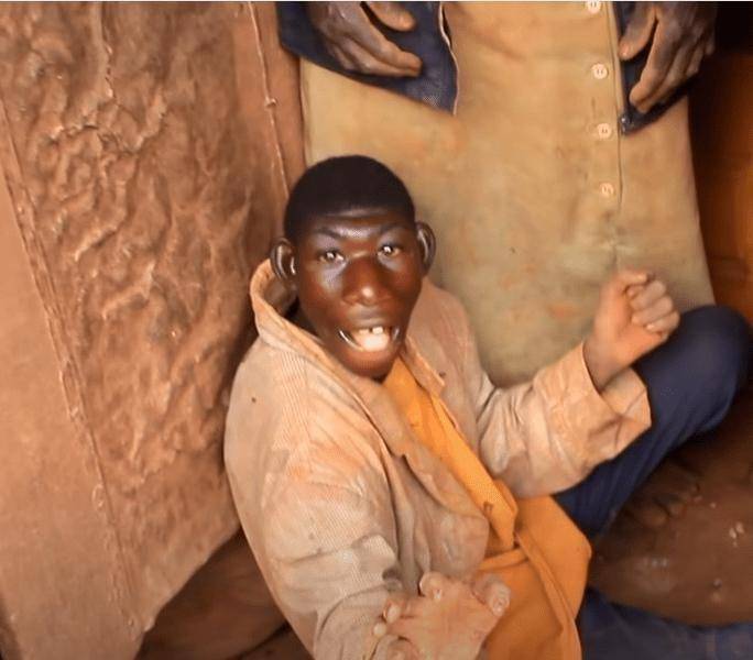 非洲猴娃艾力长相返祖像原始人,以水果为主食,七天能跑406里