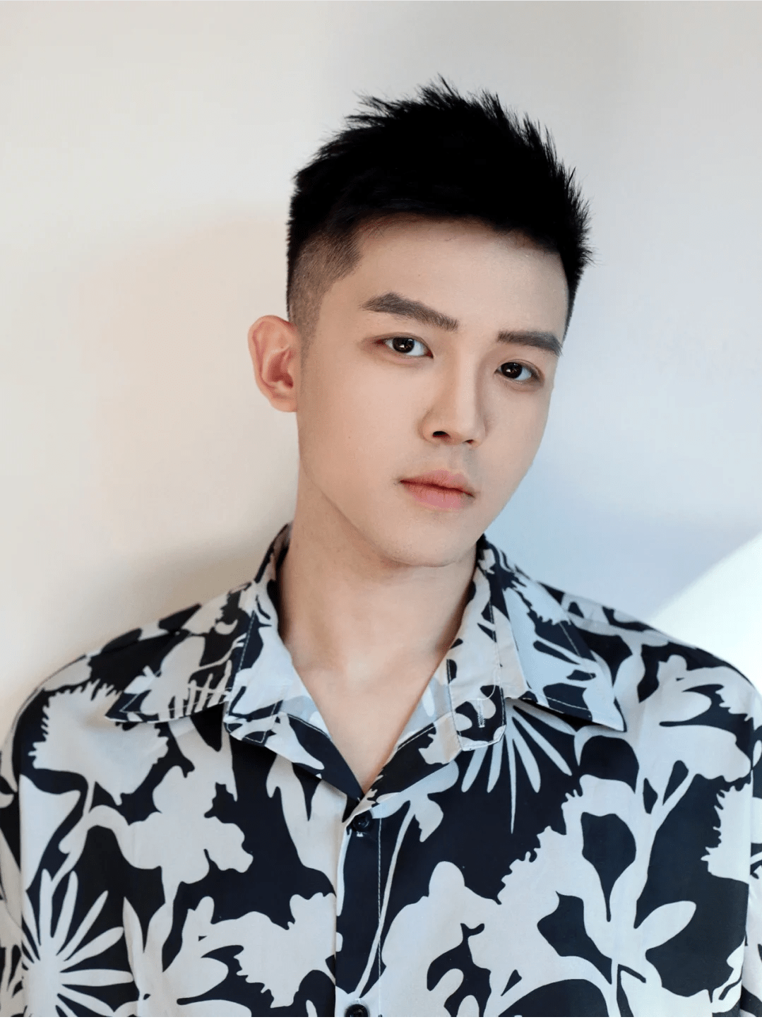 男人帅不帅,三分看长相七分靠发型,同意吗_刘海头