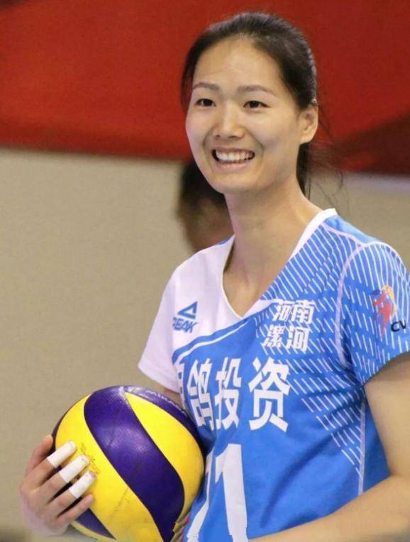 李伟伟曾经是排球运动员,天赋出众.