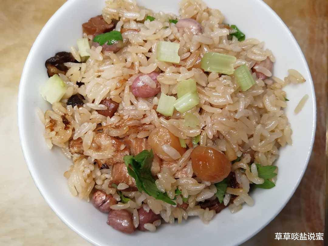 新花生煮咸饭,米粒油润,花生香糯,三碗不过瘾