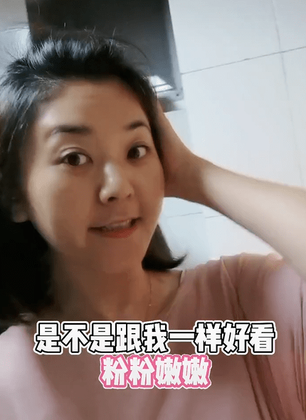 方琼17岁儿子长好快比妈高一个头长相清秀不喊妈直呼王京女士