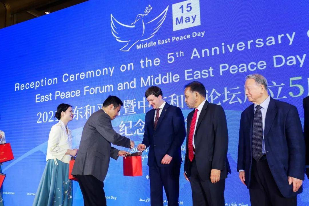 陆羽国际集团董事长严建红出席中东和平论坛招待会 以茶为媒,祈愿和平