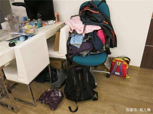 隔夜衣服放哪里?学她们这样做,卧室变出租房没可能!-每日直评车
