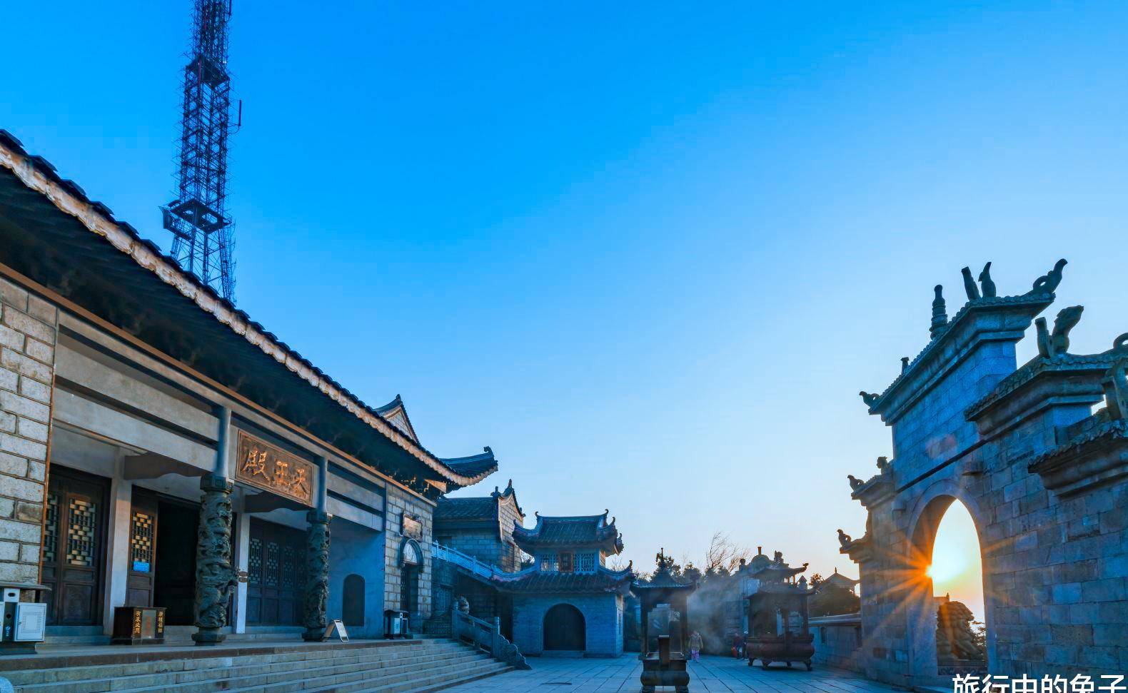 南岳一古刹,建于海拔1300米上,是道教与佛教相结合的寺庙_封寺