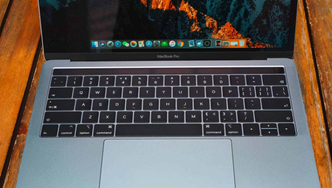 苹果macbook pro 2018款15英寸 b022cd9ca41440ee97f1e4f9831739e7.jpeg