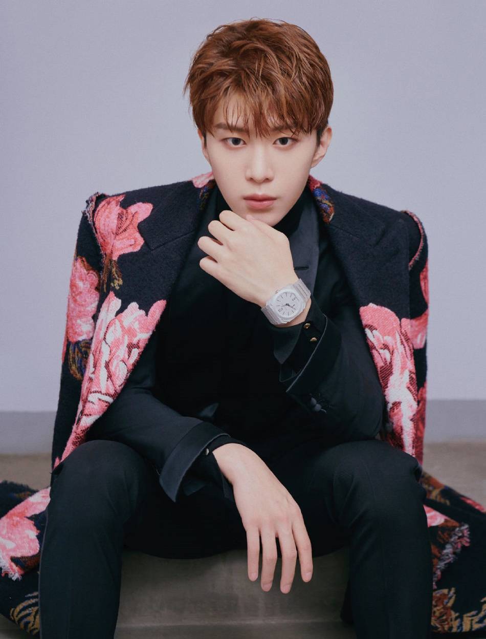 范冰冰凌晨为弟弟庆生,晒多张帅照太养眼,被传将资源分给后者_范丞丞