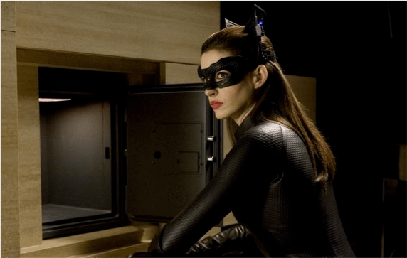 华纳删除《蝙蝠侠》与《猫女》的部分镜头,哈尔伯恩对此表示支持