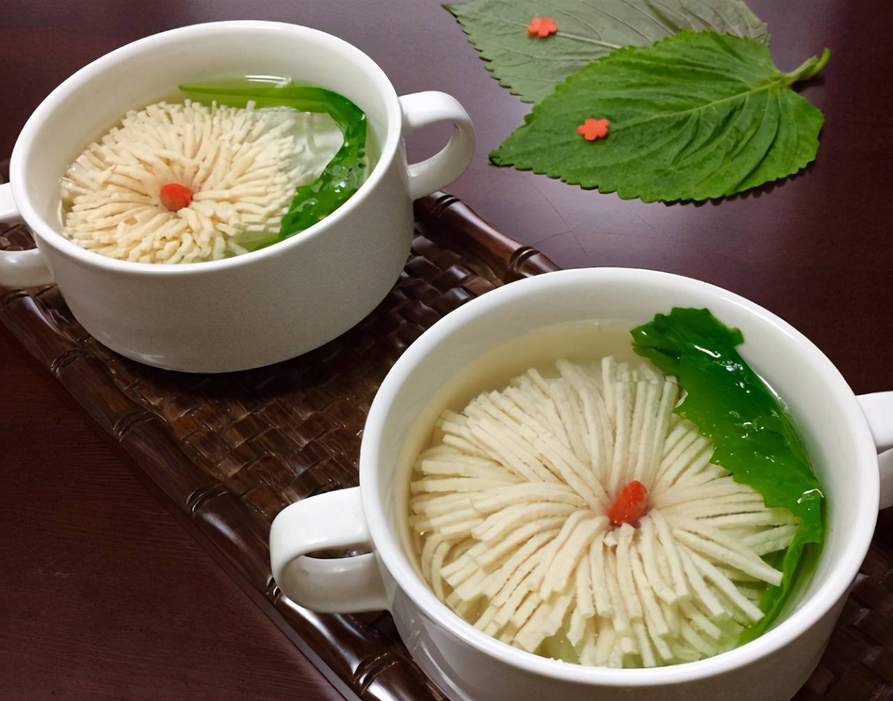 世界切豆腐大比拼,日本厨师切菊花,中国厨师:你可见过蒲公英?