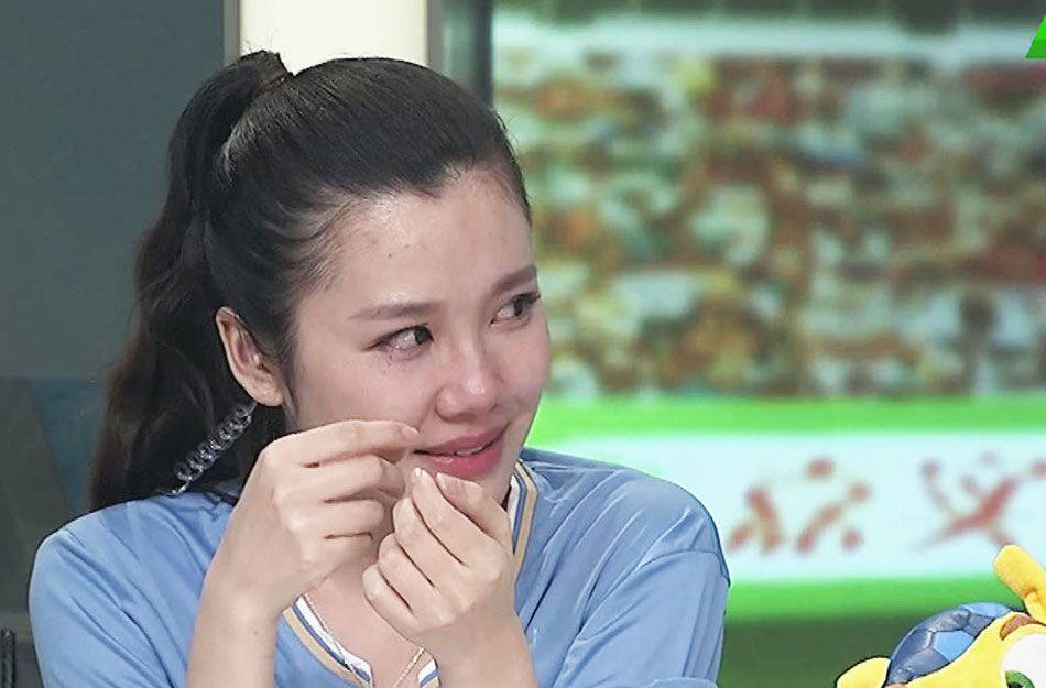 原创宽额头尖下巴 36岁刘语熙预测欧洲杯 疑似整容快认不出了